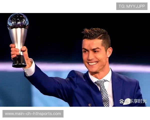 C罗不满提前下场引发猜测，主帅称其身体疲劳需轮换